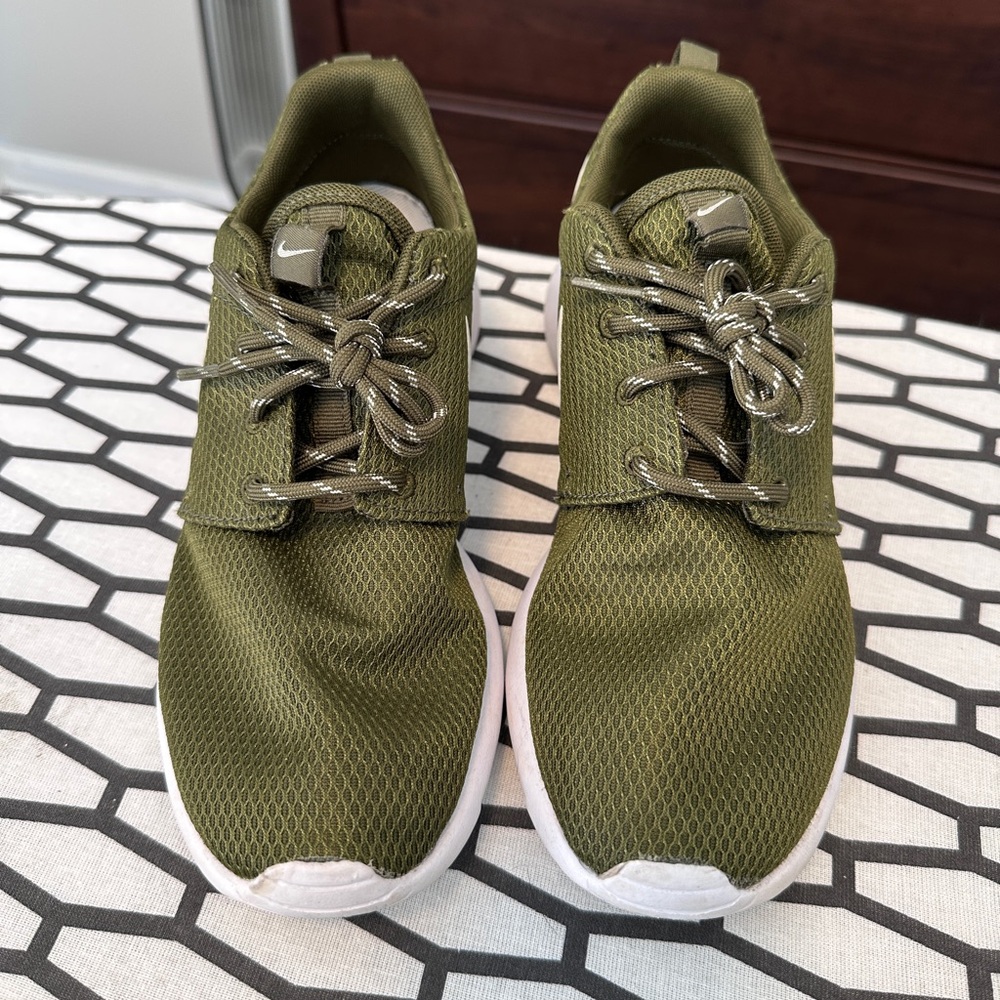 Nike Olive Green Roche’s